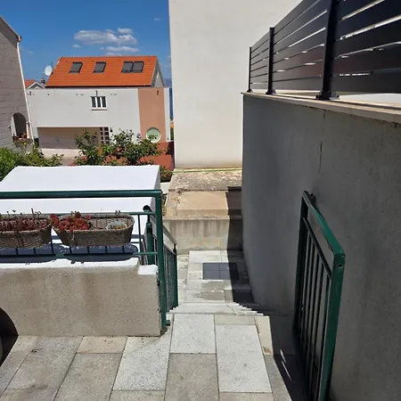 Apartment Take It Slow Postira